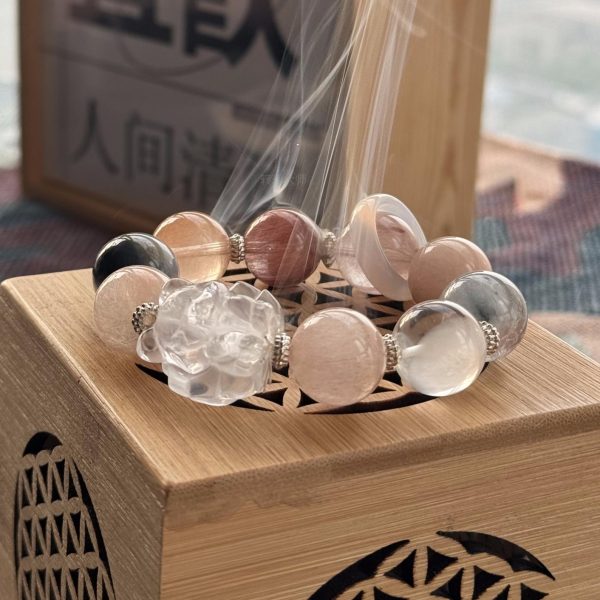 Nine - Tailed Fox · Colorful Rabbit's Hair Crystal Bracelet