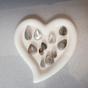 White Phantom Quartz Cabochons, Multiple Teardrop Shapes on White Heart - Shaped Tray, Natural Crystal Healing Stone for Energy Purification, Goal Manifestation, Spiritual Growth